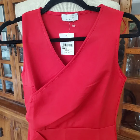 Sleeveless V-Neck Red Ruffle Midi Dress - Picture 5 of 10